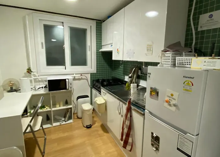 Yongsan - Shared House - Twin - 5min Hangangjin - 10min Itaewon Apartment Seoul